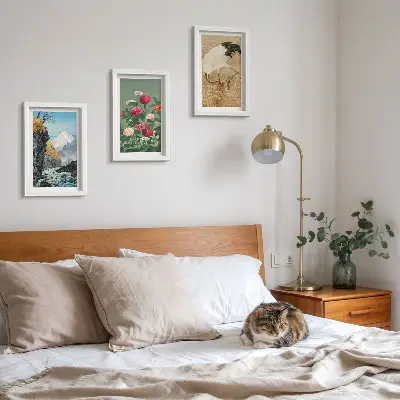 Conjunto de 3 quadros decorativos com paisagem de montanhas, rio, flores e garças na relva