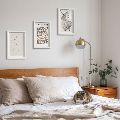 Conjunto de 3 quadros decorativos Pôster abstrato com formas femininas e folhas em estilo boho.