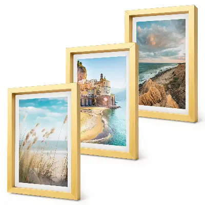 Conjunto de 3 quadros decorativos com paisagens litorâneas de praia, cidade e falésias