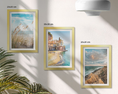 Conjunto de 3 quadros decorativos Paisagens litorâneas com praia, cidade e falésias.