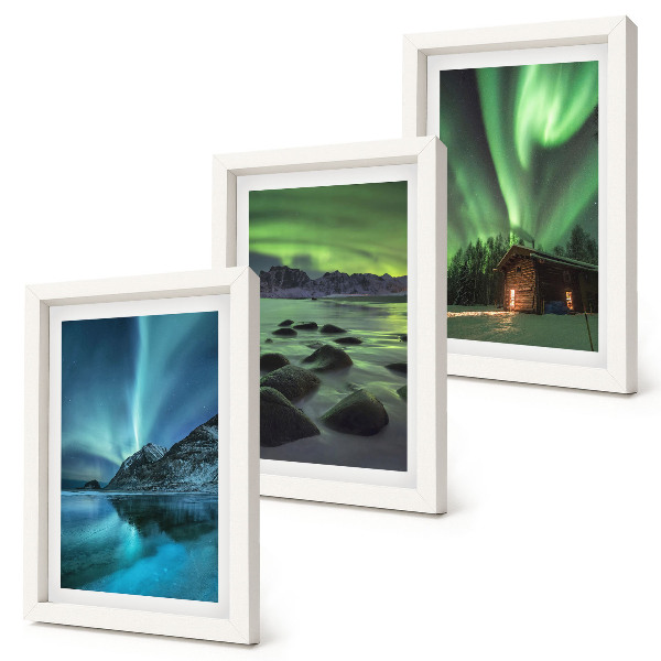 Tríptico com moldura Paisagens de inverno com a aurora boreal sobre as montanhas.