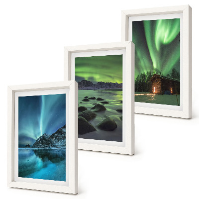 Tríptico com moldura Paisagens de inverno com a aurora boreal sobre as montanhas.
