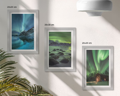 Tríptico com moldura Paisagens de inverno com a aurora boreal sobre as montanhas.