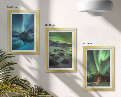 Tríptico com moldura Paisagens de inverno com a aurora boreal sobre as montanhas.