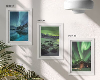 Tríptico com moldura Paisagens de inverno com a aurora boreal sobre as montanhas.