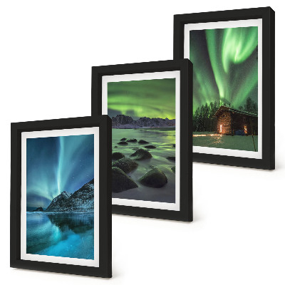 Tríptico com moldura Paisagens de inverno com a aurora boreal sobre as montanhas.