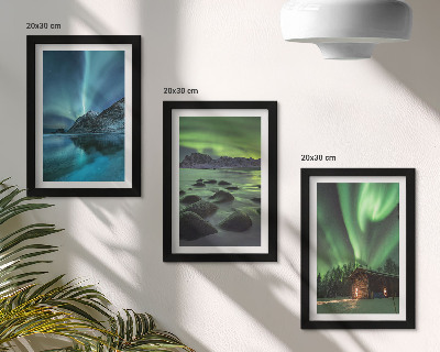 Tríptico com moldura Paisagens de inverno com a aurora boreal sobre as montanhas.