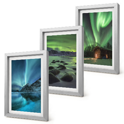 Tríptico com moldura Paisagens de inverno com a aurora boreal sobre as montanhas.