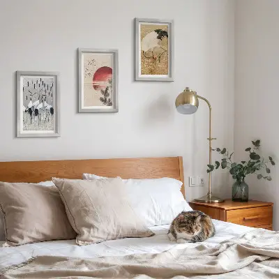 Conjunto de 3 quadros decorativos com ilustrações de garças japonesas em estilo japandi