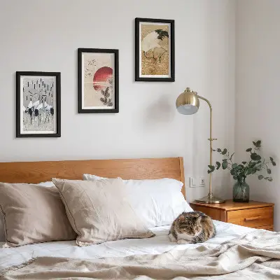 Conjunto de 3 quadros decorativos com ilustrações de garças japonesas em estilo japandi