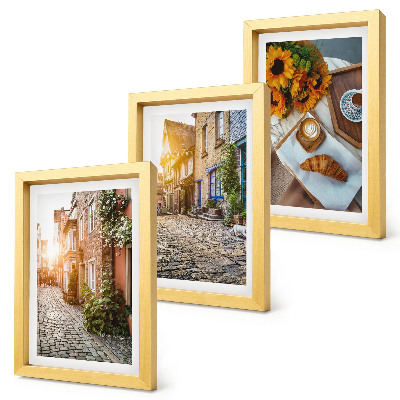 Conjunto de molduras com imagens Ruas charmosas com cafés e girassóis.