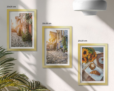 Conjunto de molduras com imagens Ruas charmosas com cafés e girassóis.
