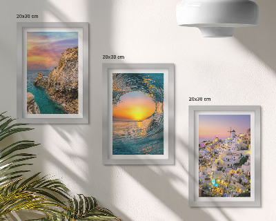 Tríptico com moldura Vistas do mar, das ondas e das casas brancas em Santorini, Grécia.