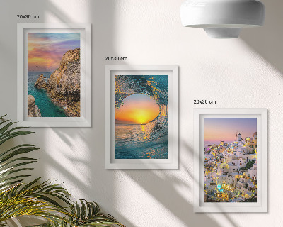 Tríptico com moldura Vistas do mar, das ondas e das casas brancas em Santorini, Grécia.