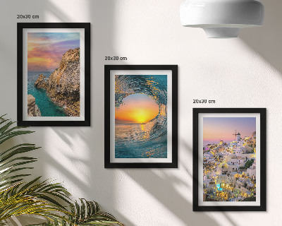 Tríptico com moldura Vistas do mar, das ondas e das casas brancas em Santorini, Grécia.
