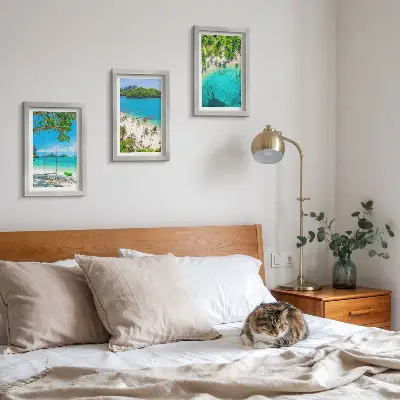 Conjunto de 3 quadros decorativos de praias tropicais com palmeiras e águas cristalinas