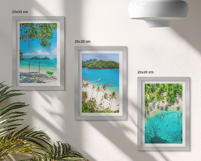 Conjunto de 3 quadros decorativos Praias tropicais com palmeiras e águas cristalinas.