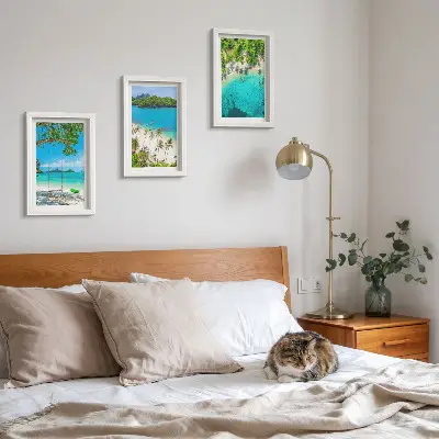 Conjunto de 3 quadros decorativos de praias tropicais com palmeiras e águas cristalinas