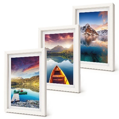 Tríptico com moldura Lagos tranquilos com paisagens montanhosas e um barco.