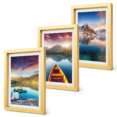 Tríptico com moldura Lagos tranquilos com paisagens montanhosas e um barco.