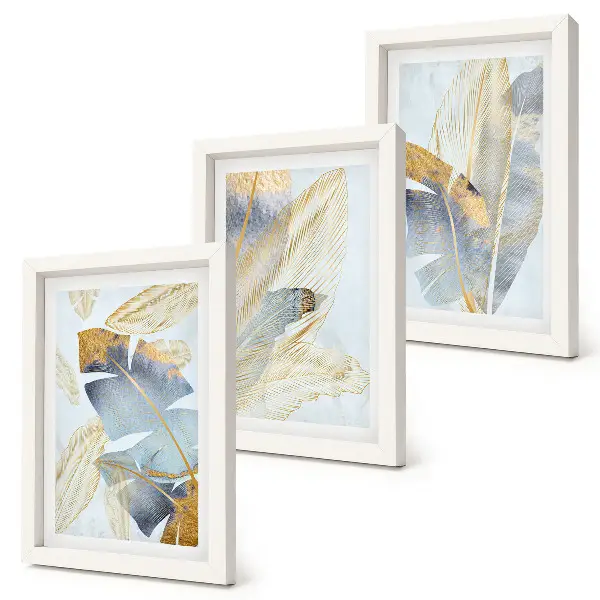 Conjunto de 3 quadros decorativos com estampas de folhas em tons de azul e bege sobre fundo claro