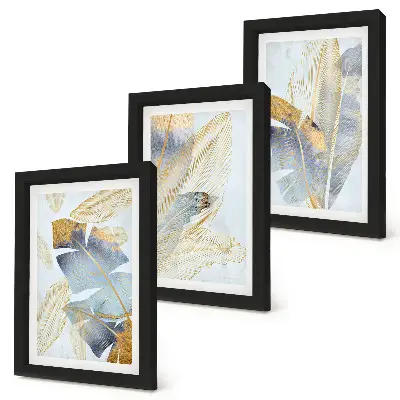 Conjunto de 3 quadros decorativos com estampas de folhas em tons de azul e bege sobre fundo claro