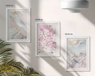 Tríptico com moldura Flores rosa com padrões marmorizados e em tons pastel.