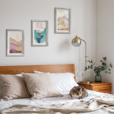 Conjunto de 3 quadros decorativos Paisagens abstratas com montanhas e sol.