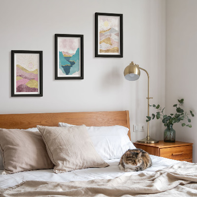 Conjunto de 3 quadros decorativos Paisagens abstratas com montanhas e sol.