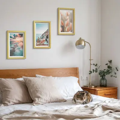 Conjunto de quadros com imagens vista para o mar com pôr do sol, casas coloridas e flores