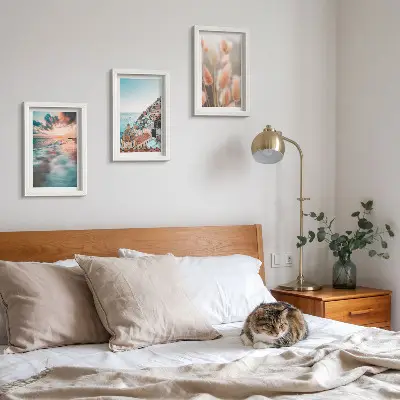 Conjunto de quadros com imagens vista para o mar com pôr do sol, casas coloridas e flores