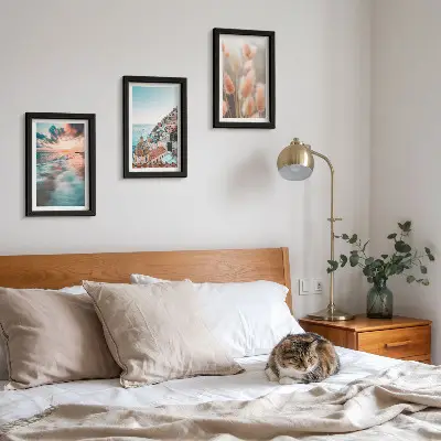 Conjunto de quadros com imagens vista para o mar com pôr do sol, casas coloridas e flores