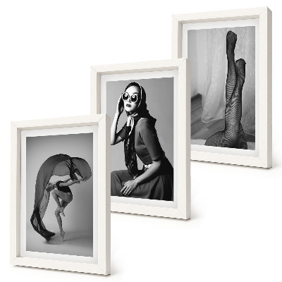 Tríptico com moldura Retratos elegantes em preto e branco de mulheres em poses sofisticadas.