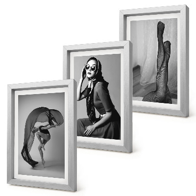 Tríptico com moldura Retratos elegantes em preto e branco de mulheres em poses sofisticadas.