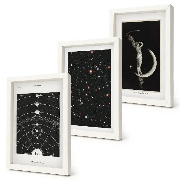 Conjunto de 3 quadros decorativos com tema de sistema solar, galáxia e figura noturna na lua