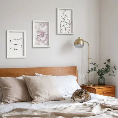 Conjunto de 3 quadros decorativos com design minimalista de flores e família