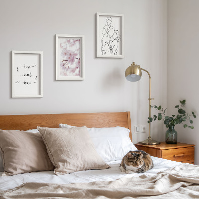 Conjunto de 3 quadros decorativos Flores e família em um design minimalista