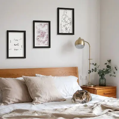 Conjunto de 3 quadros decorativos com design minimalista de flores e família