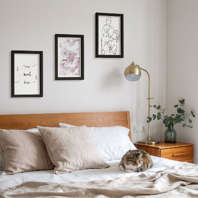 Conjunto de 3 quadros decorativos Flores e família em um design minimalista