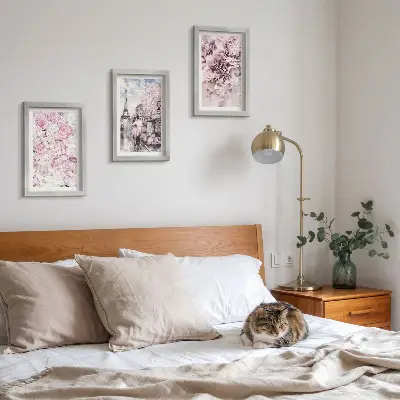 Conjunto de quadros com imagens flores em tons de rosa com paisagem romântica
