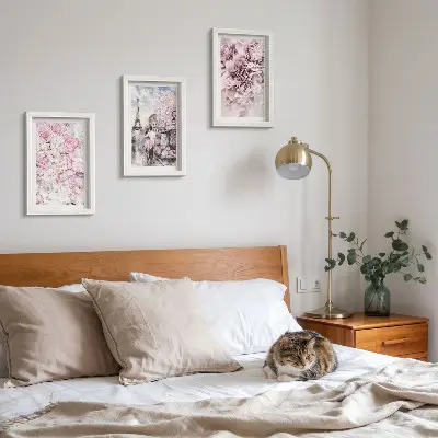 Conjunto de quadros com imagens flores em tons de rosa com paisagem romântica