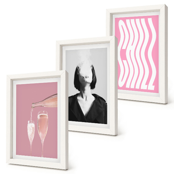 Conjunto de 3 quadros decorativos Retrato elegante de uma mulher relaxando em uma taça de champanhe.