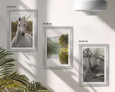 Conjunto de 3 quadros decorativos com paisagem natural de cavalos brancos à beira do rio