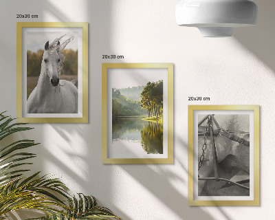 Conjunto de 3 quadros decorativos Cavalos brancos à beira do rio, paisagem natural