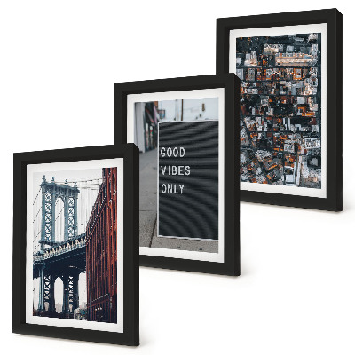Conjunto de molduras com imagens Ponte na cidade com placas de rua, vista aérea.