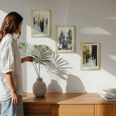 Tríptico com moldura Contrastando abstrações com retratos e arquitetura.