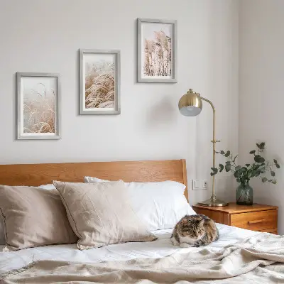 Conjunto de 3 quadros decorativos com campos de grama em delicados tons de marrom e bege