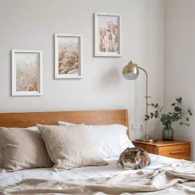 Conjunto de 3 quadros decorativos com campos de grama em delicados tons de marrom e bege