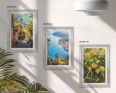 Conjunto de molduras com imagens Ruas pitorescas à beira-mar com vista para o mar e limões.