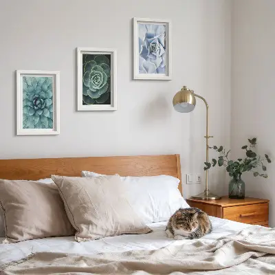 Conjunto de 3 quadros decorativos com estampas de plantas suculentas em tons de verde e turquesa